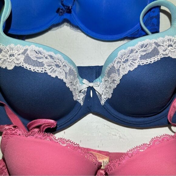 3 Beautiful Bras, 2 Victoria Secret, 1 NWT 32D and 32C , and 1 1DKNY 32D - Picture 10 of 11